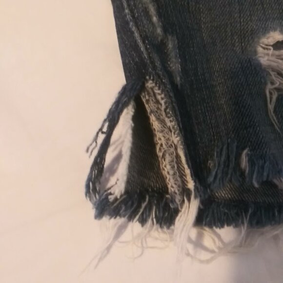 BKE women's size 26 distressed dark wash shorts - Picture 4 of 16